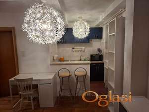 Garsonjera u strogom centru grada. Vlasnik stana